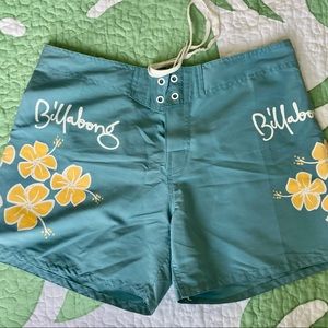 NWT Billabong women’s swim board shorts